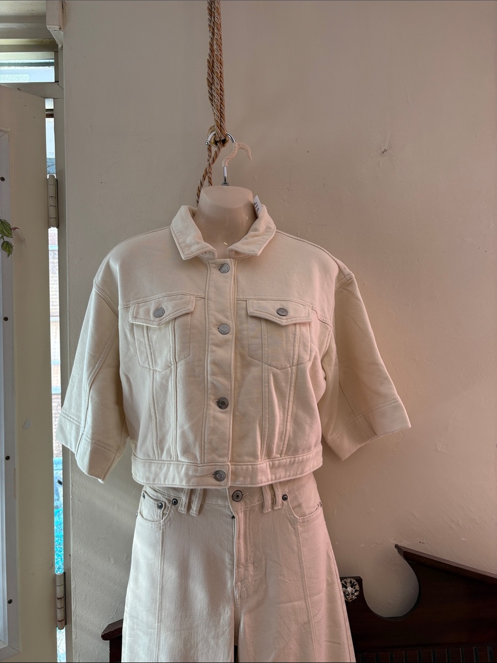 GAP Cream Cropped Short-Sleeve Denim Jacket. 86.   Cotton